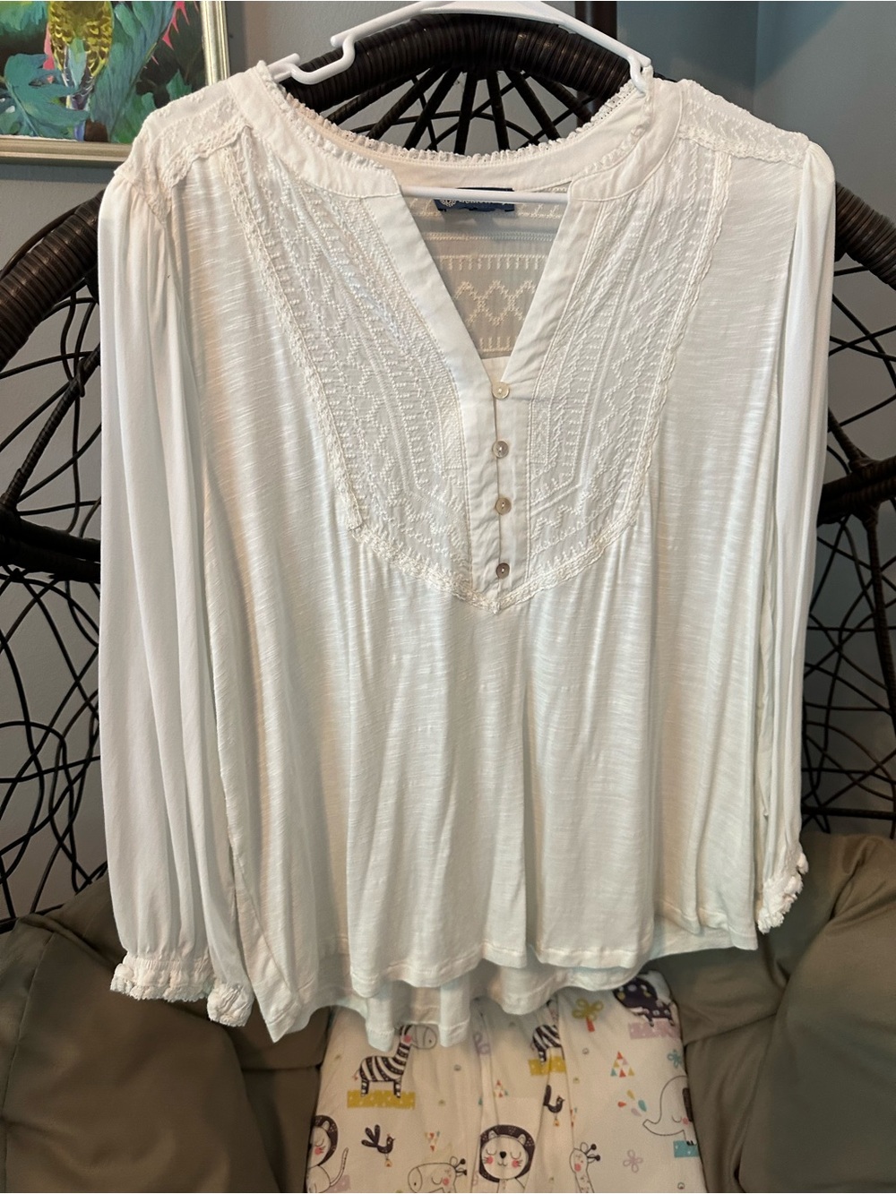 Democracy White Long-Sleeve Embroidered V-Neck Blouse